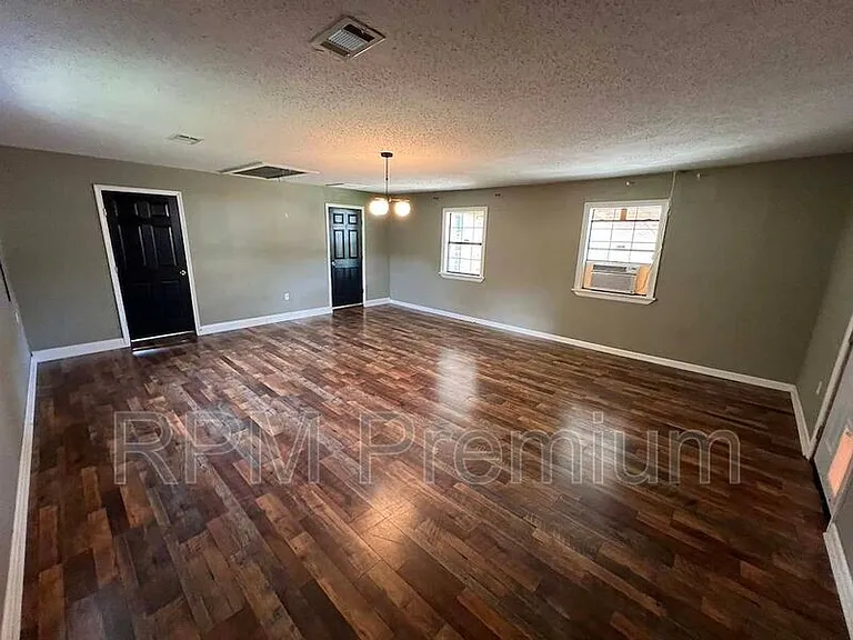 8725 Fairoaks St — Photo 7