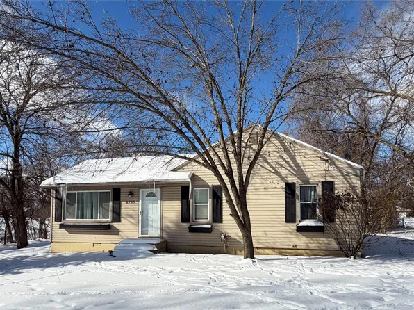 2719 Deland Rd, Waterford, MI 48329