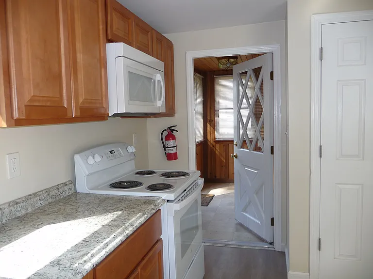 27 Oliver Ave — Photo 11