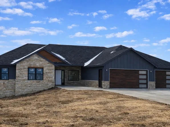 14435 Mill Ridge Rd, Dubuque, IA 52002