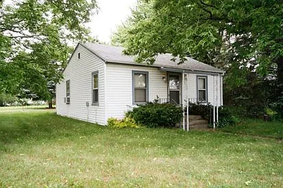 24714 S Tryon St photo 1