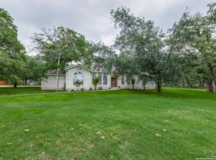 306 Kerry Ln, Floresville, TX 78114
