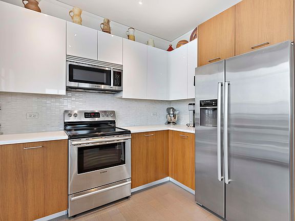 5th image of 1901 S Calumet Ave #701