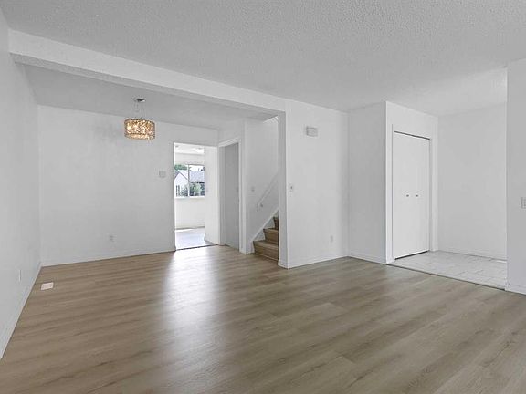 5th image of 264 W Templeview Way NE