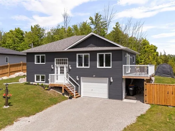 37 Easton Ave, Pt McNicoll, ON L0K 1R0