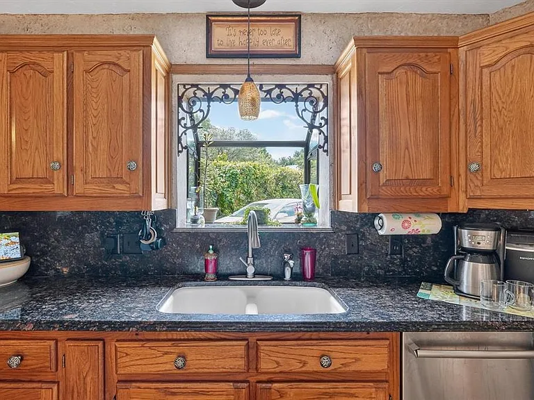 2335 Highlands Creek Rd — Photo 14
