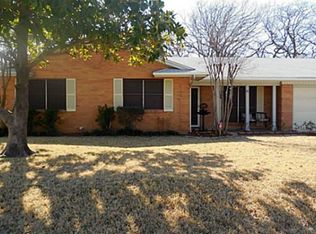 28 Coffee Tavern Rd, Bedford, TX 76022