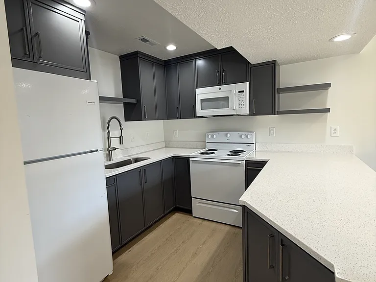 1838 W New York Dr — Photo 12