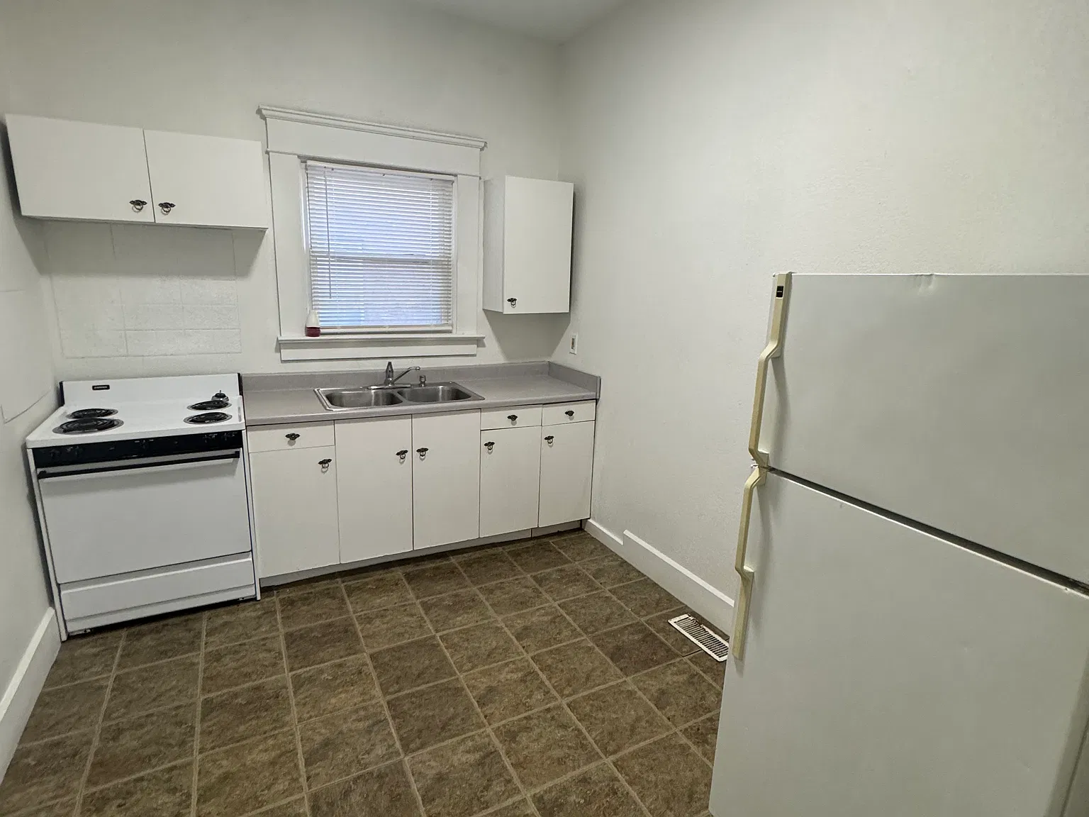 2 bed, 900 sqft, $1,200 — Photo 4