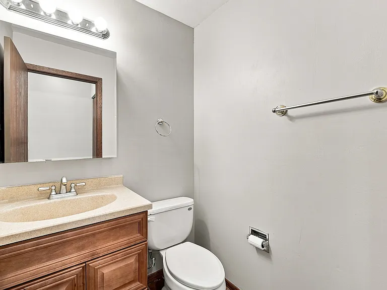 15 Brittany Ln — Photo 3