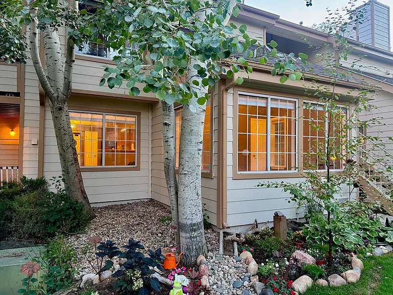 6048 Gunbarrel Ave — Photo 2