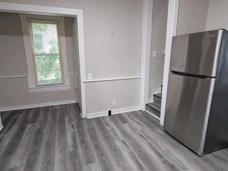 653 Sumner St — Photo 21