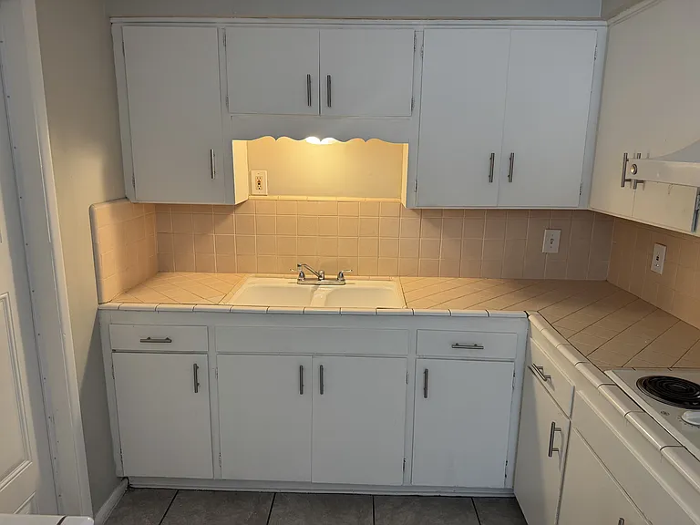 62 S Allen #C — Photo 4