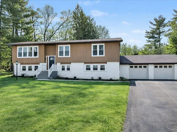366 Overlook Road, Pleasant Valley, NY 12569