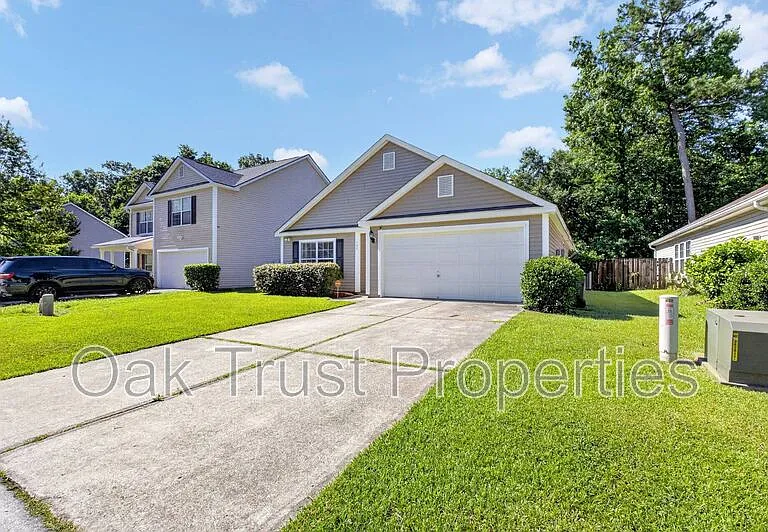 137 Venice St — Photo 3