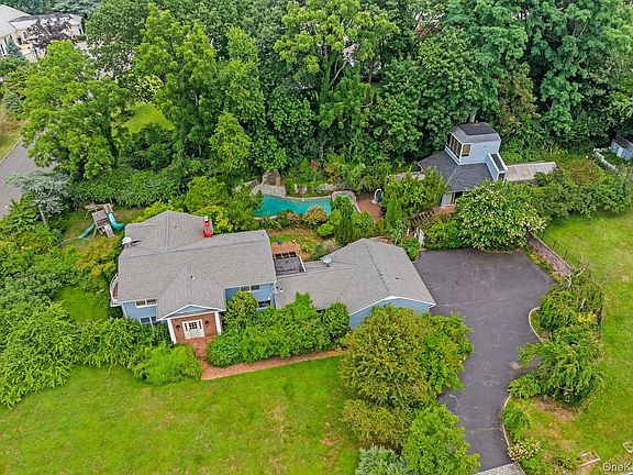 2nd image of 13 Whitney Cir