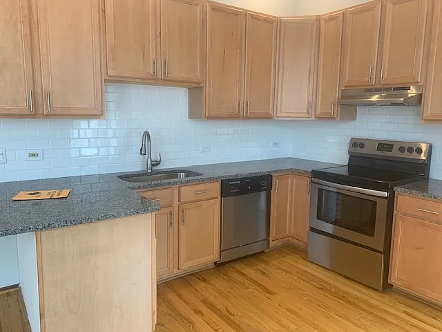 3055 N Sheffield Ave #2D — Photo 2