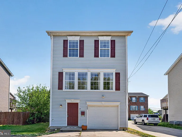 1609 Airport Ave — Photo 30