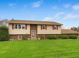 16 Colt Dr, Mertztown, PA 19539