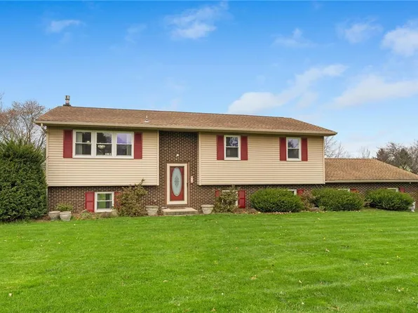 16 Colt Dr, Mertztown, PA 19539