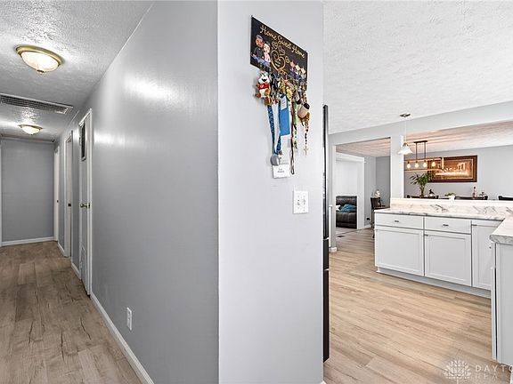 5th image of 202 Braun St