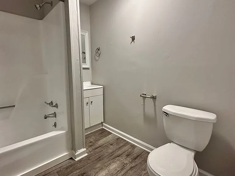 204 Courtyard Cir — Photo 35