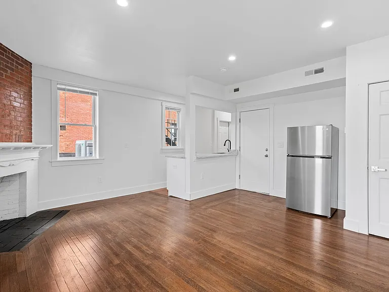 455 George St — Photo 2