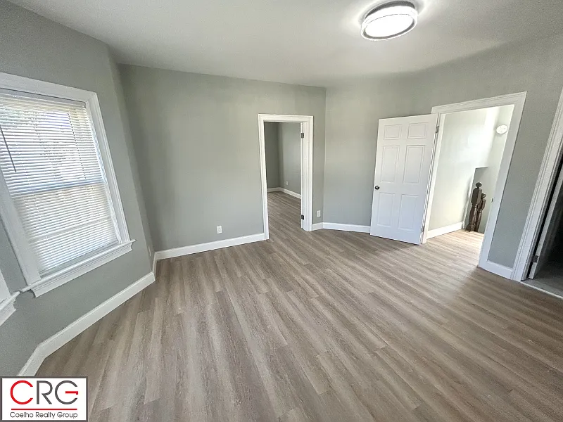 2 bed, 1000 sqft, $3,300 — Photo 3