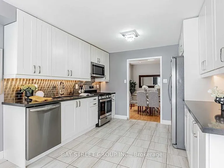 30 Delattaye Ave — Photo 11