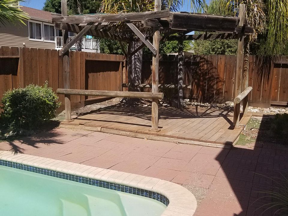 2nd image of 825 Mackilhaffy Dr