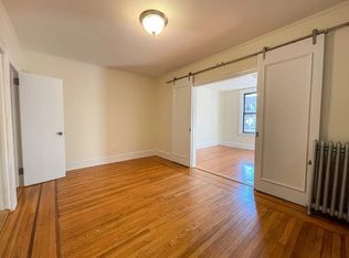 2139 32nd St #1F, Astoria, NY 11105