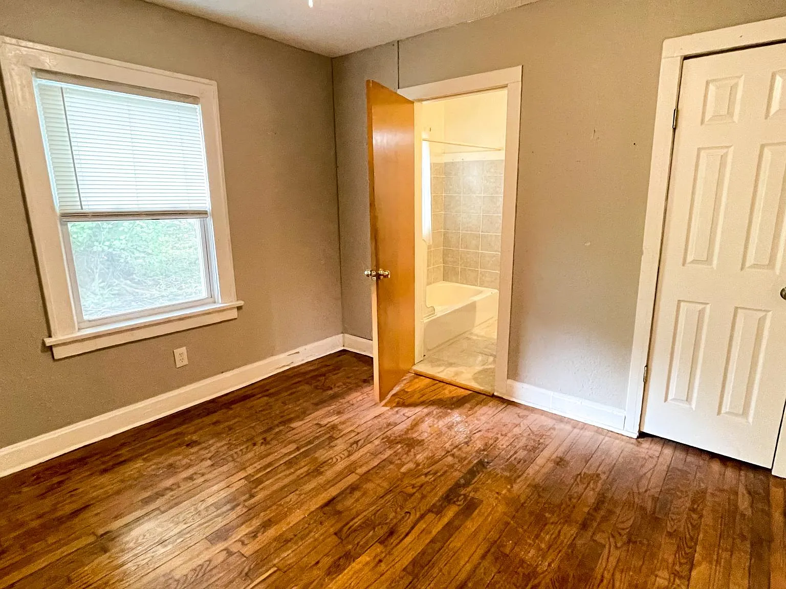 3 bed, 921 sqft, $1,300 — Photo 4