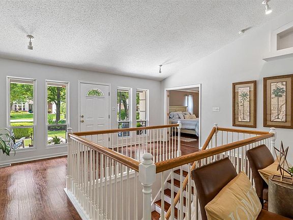 4th image of 9525 Easy St