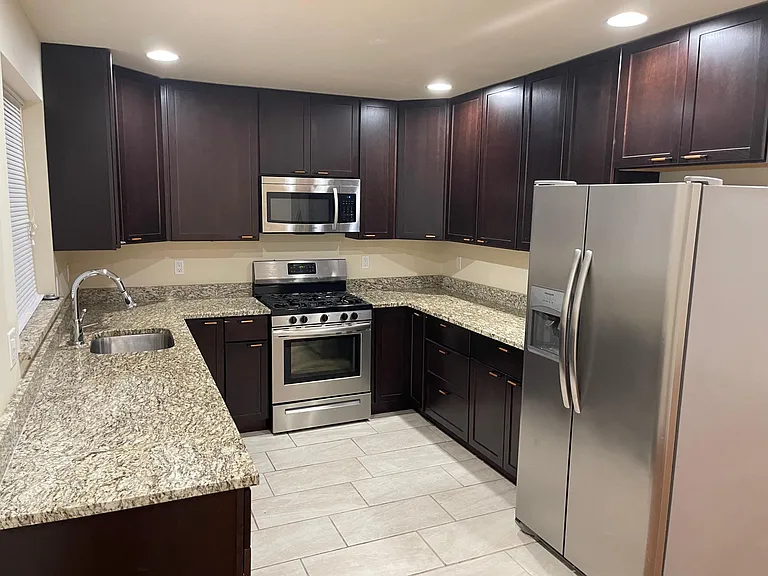 5790 Roosevelt Way NE — Photo 3