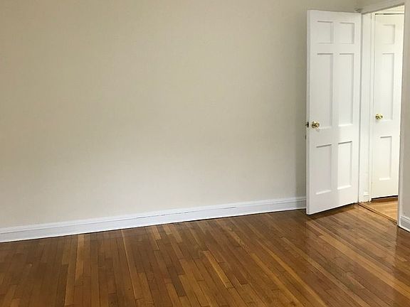 3rd image of 6864 Yellowstone Blvd APT B11