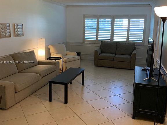 2nd image of 4801 Martinique Pl APT H1