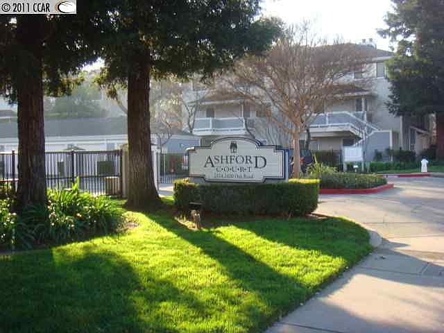 2nd image of 2576 Oak Rd APT 211