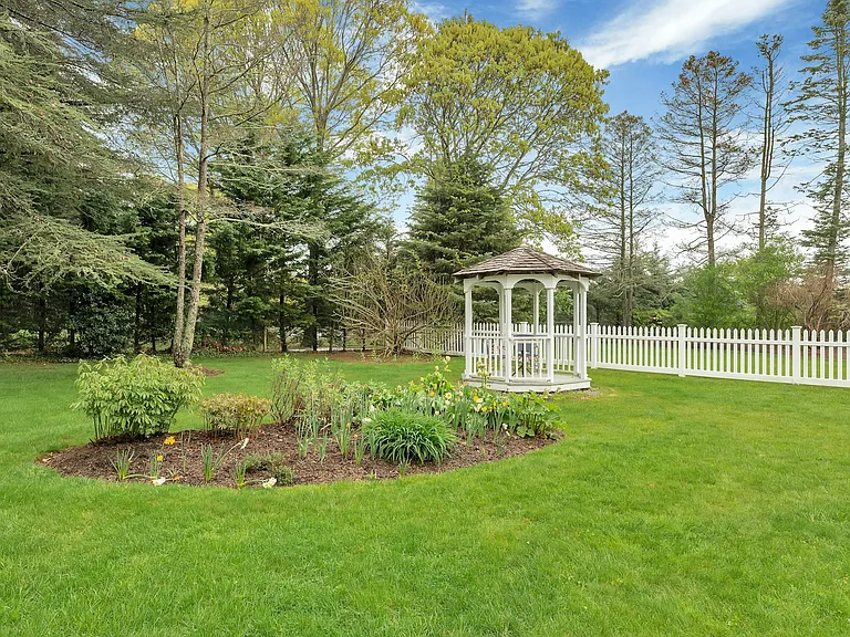 110 Sleepy Hollow Ln — Photo 37