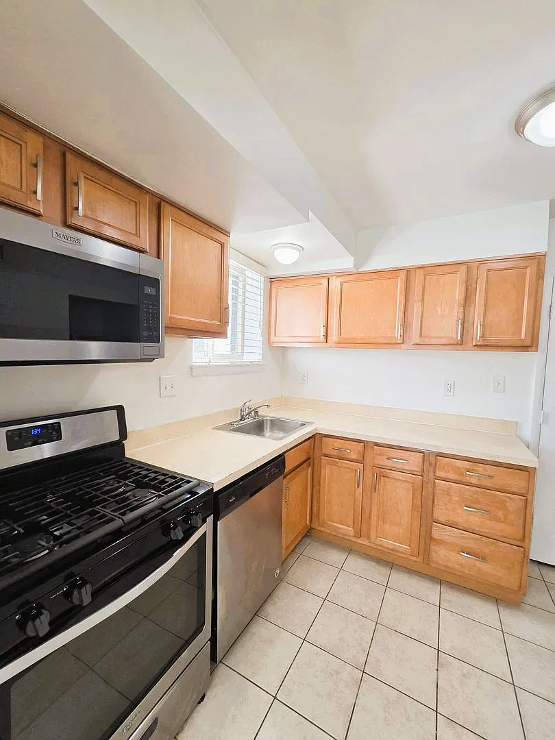 Brooke Court Apartments — Photo 4