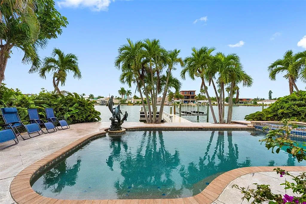 3 bed, 3.0 bath, 2242 sqft, $6,800 — Photo 3