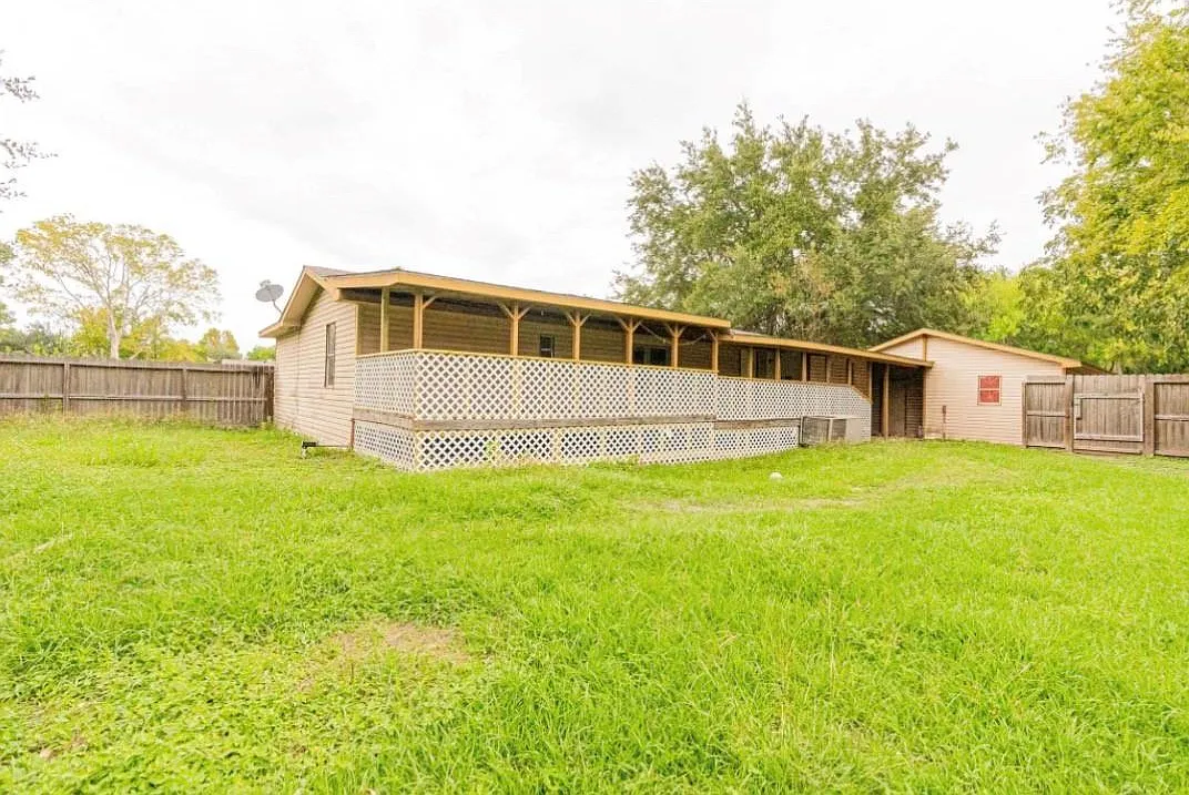 3 bed, 2.0 bath, $1,750 — Photo 1