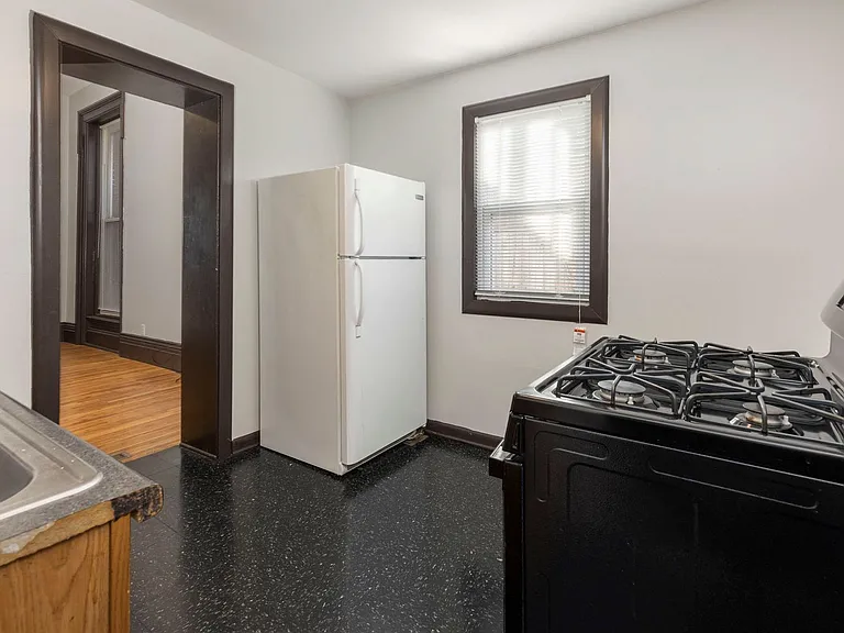 1142 S. 6th Street — Photo 11