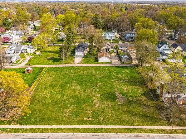 324-328 8th St, Lincoln, IL 62656