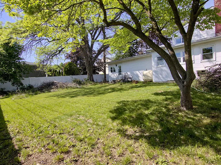 126 Nelson St — Photo 14