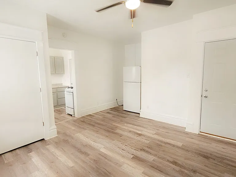 BG - 1076 21st St — Photo 3