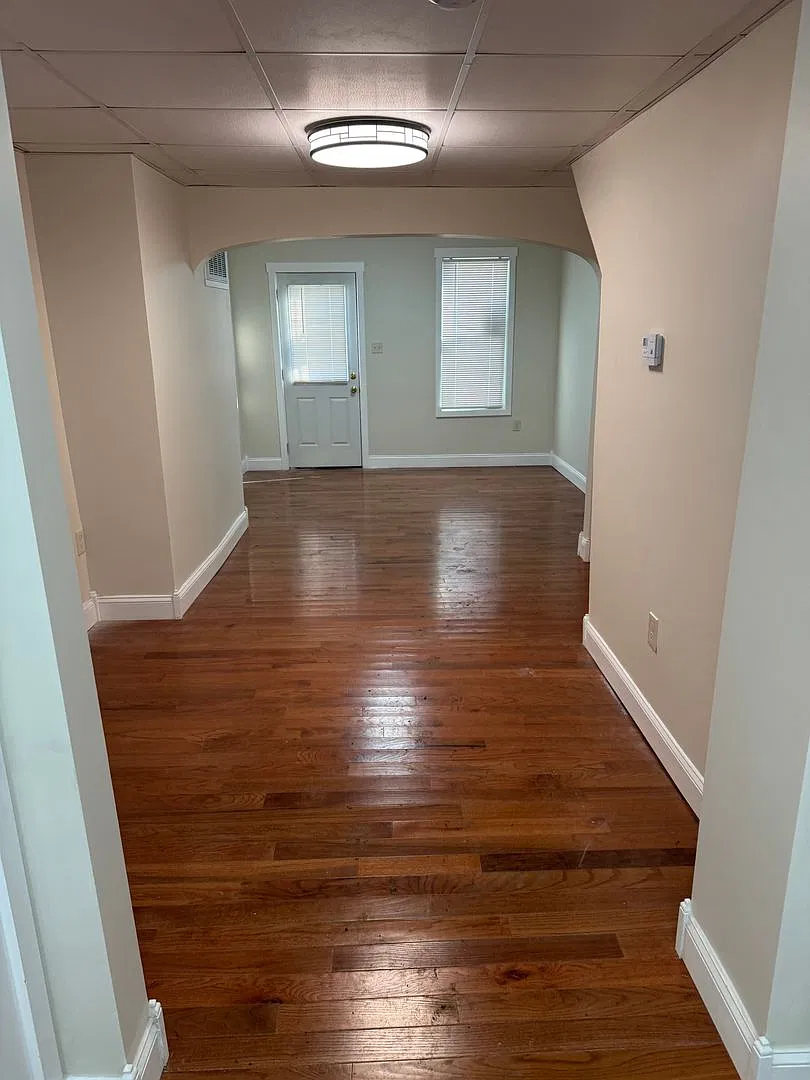 4 bedroom, 1.5 bath, half double house — Photo 3
