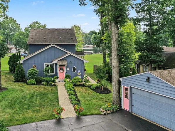 4720 Downing Dr, Pinckney, MI 48169