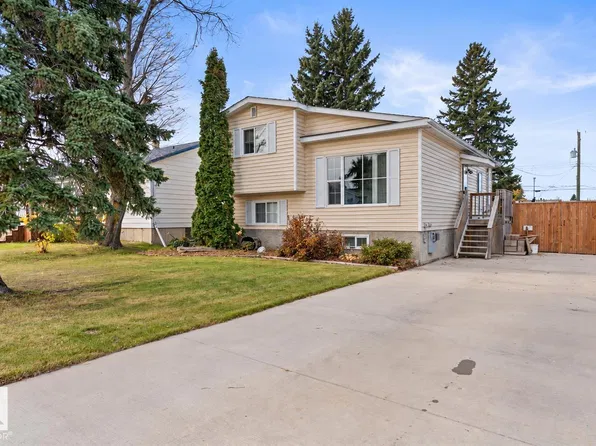 1211 10th St, Cold Lake, AB T9M 1J6