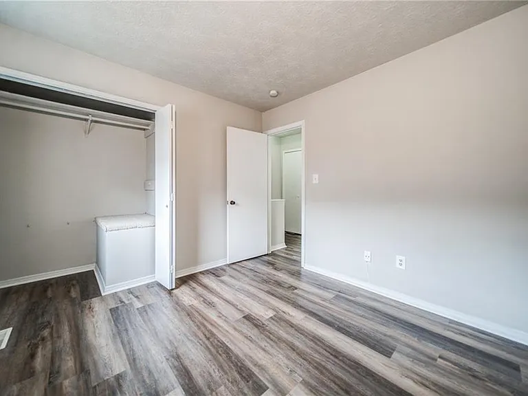 37 Country Place Ct — Photo 12