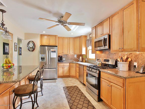 2nd image of 615 Karen Ln